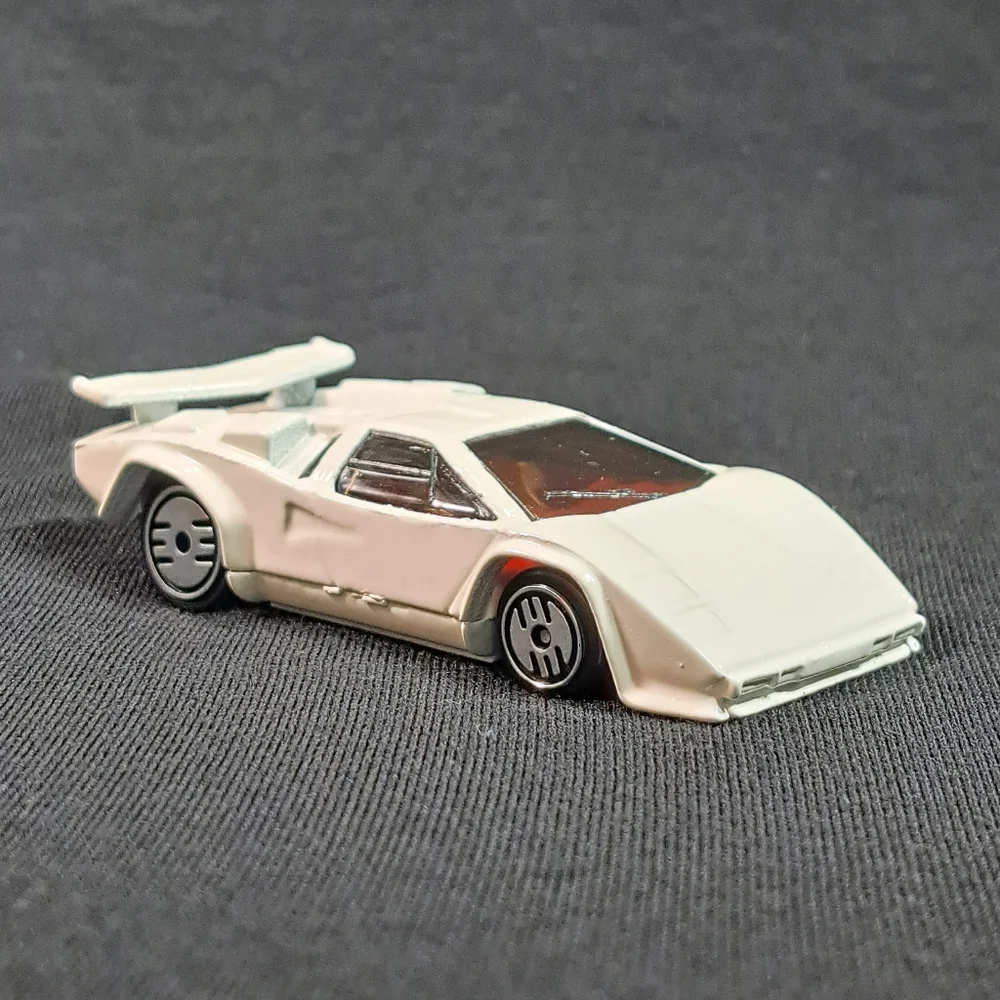 Vinatge Hot Wheels‎ 1987 White Lamborghini Countach w/o Decals